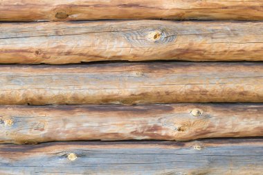 Tahta kayalık ev. Eski kütükler. Ahşap doku. 