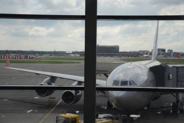 Havalimanı yolcu uçağı 