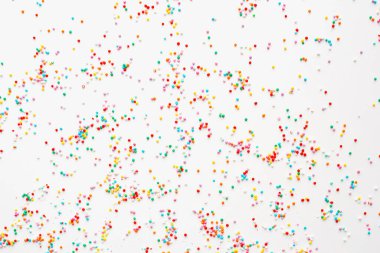 Beyaz arka planda serpintiler. Renkli arkaplan. 