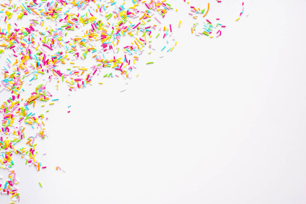 Спринтер на белом фоне. Цветной фон. 