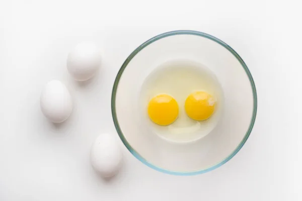 Bir kasede yumurta sarısı 