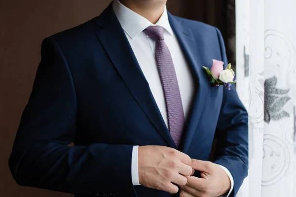 Man Puts Jacket Groom Jacket — Foto Stock