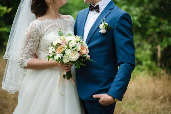 Vőlegény Menyasszonnyal Esküvő Napja — Stock Fotó