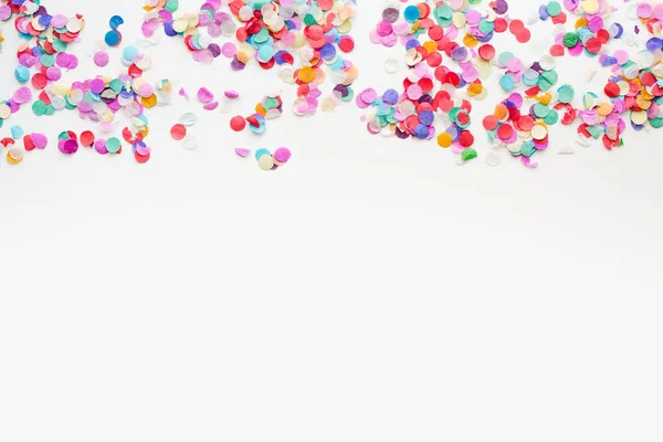 Confetti Een Witte Achtergrond Gekleurde Achtergrond — Stockfoto