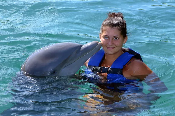 Δελφίνι φιλιά γυναίκα Royalty Free Εικόνες Αρχείου