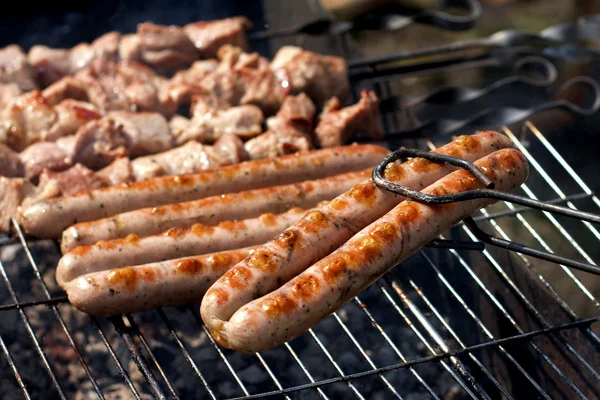 Párky na grilu v létě — Stock fotografie