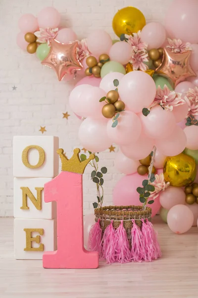 Decoración Rosa Con Flores Para Primer Cumpleaños —  Fotos de Stock