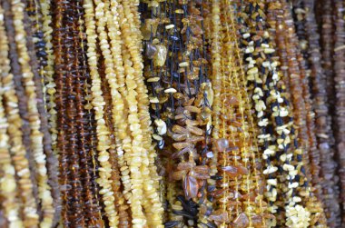 Amer Kolyeler arka plan