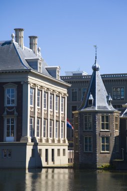 hükümet binaları ile Hollanda Başbakanı Lahey'deki ofisinde