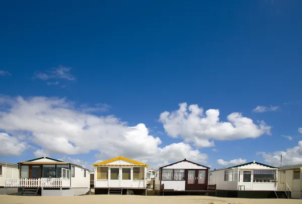 Beachs kunyhók egymás mellett Ijmuiden, Hollandia — Stock Fotó