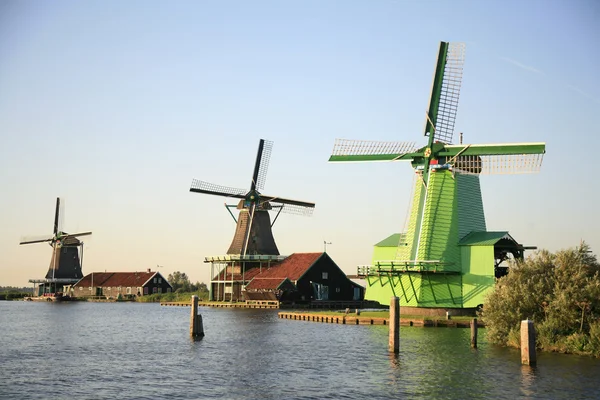 在 zaanse schans，荷兰风车 — 图库照片