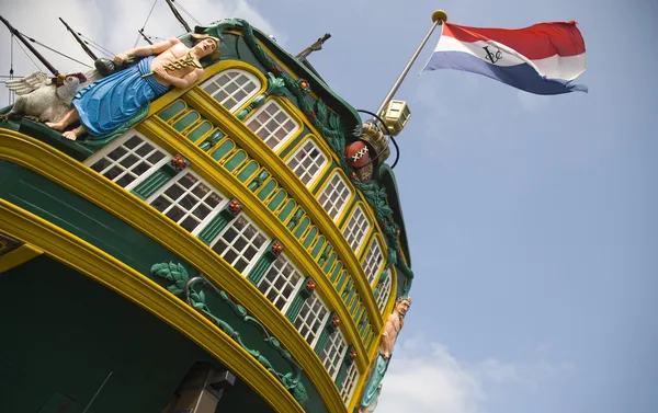 荷兰的高高的船"阿姆斯特丹"在阿姆斯特丹港 — 图库照片