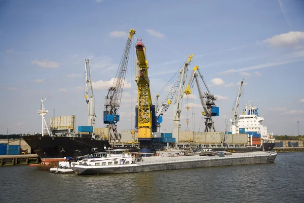 Nave portacontainer al porto di Rotterdam — Foto Stock