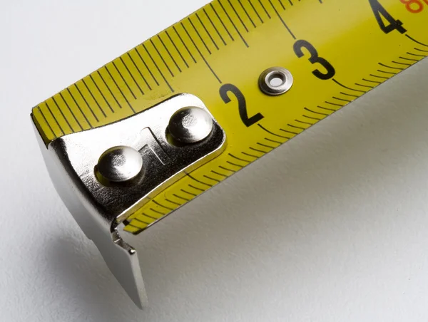 Close-up de uma fita métrica amarela — Fotografia de Stock