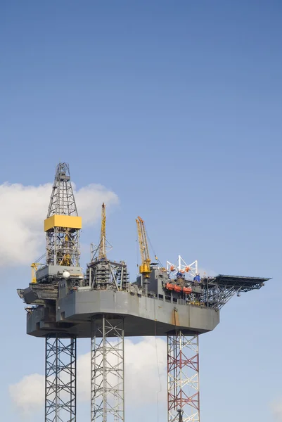 An oil rig under construction — Stock Photo, Image