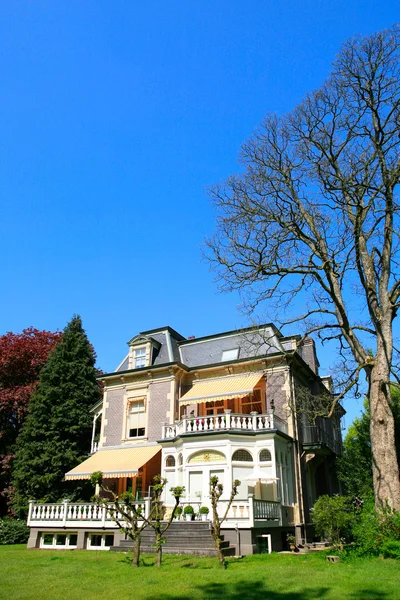 Traditional villa in Baarn, Holland — Stock Photo, Image