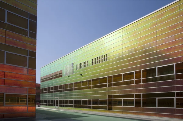 Glasvägg på en kontorsbyggnad, almere, Nederländerna — Stockfoto
