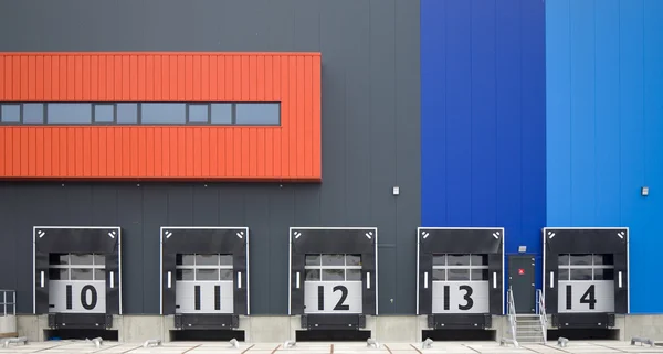 Loading bay with numbers for loading and unloading trucks — Stock Photo, Image