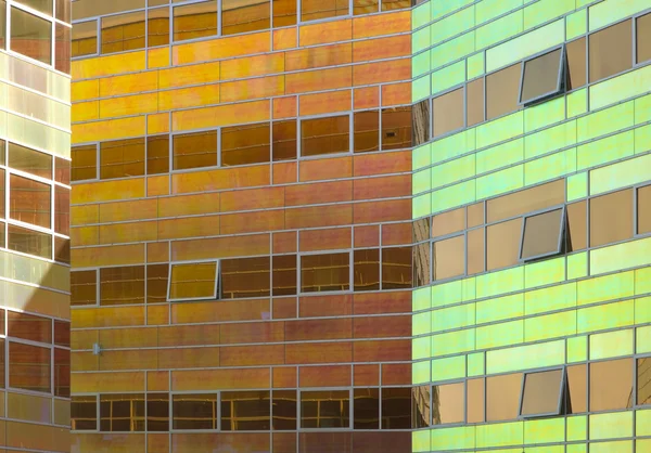 Pared de cristal de un edificio de oficinas, Almere, Holanda —  Fotos de Stock