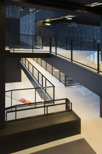 Interior moderno de la biblioteca de la Universidad de Utrecht — Foto de Stock