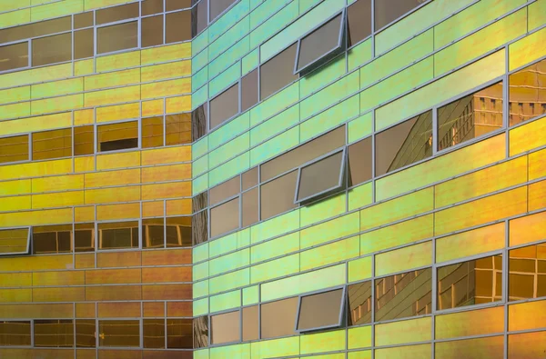 Pared de cristal de un edificio de oficinas, Almere, Holanda — Foto de Stock