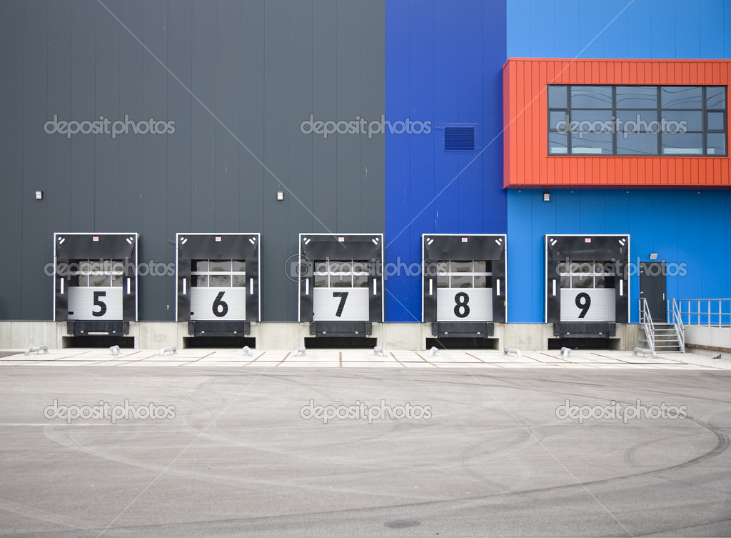 Loading bay with numbers for loading and unloading trucks — Stock Photo