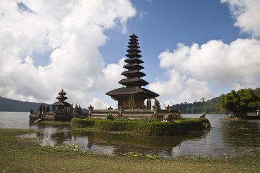 Hindu - Budist tapınağı ulan danu bratan Bali, Endonezya