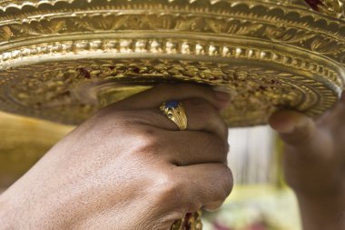 teklifleri bali bir tapınak töreni için hazırlanıyor