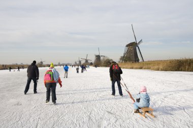 doğal olarak Hollanda tarihi yel değirmenleri ile buz pateni sahne