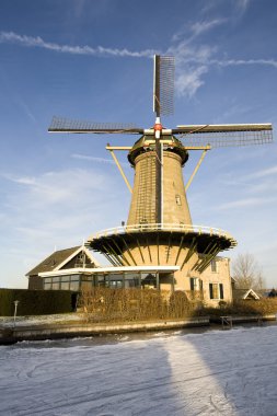Hollanda Yeldeğirmeni kış manzarası, bleskensgraaf, Hollanda