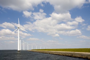 Rüzgar Türbini Hollanda lelystad yakınındaki IJsselmeer içinde