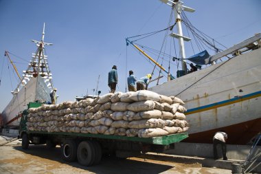 Sunda Kelapa Makassar guletleri (pinisi)