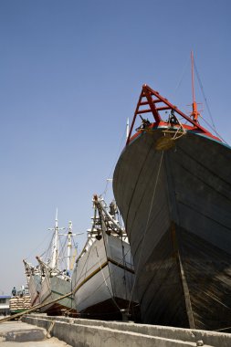 Sunda Kelapa Makassar guletleri (pinisi)