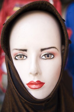 surabaya piyasada bir başörtüsü ile görüntüleme