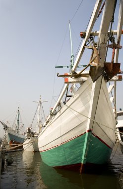 Sunda Kelapa Makassar guletleri (pinisi)