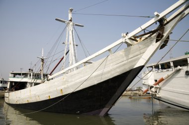 Makassar guletleri (pinisi) sunda kelapa, eski liman jakarta, Endonezya