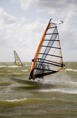 Windsurfer eylem IJsselmeer, makkum, Hollanda