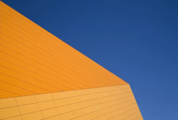 Arkitekturen abstrakt i agora teatern i lelystad, Nederländerna — Stockfoto