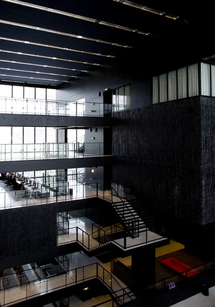 Interior moderno de la biblioteca de la Universidad de Utrecht — Foto de Stock