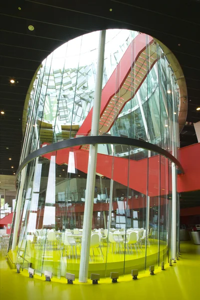 Moderne rote Treppe im hijmans van den bergh gebäude, uithof, utrecht universität — Stockfoto