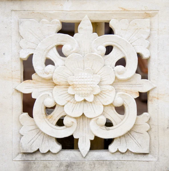 Traditional Balinese stone carving — Stock Photo, Image