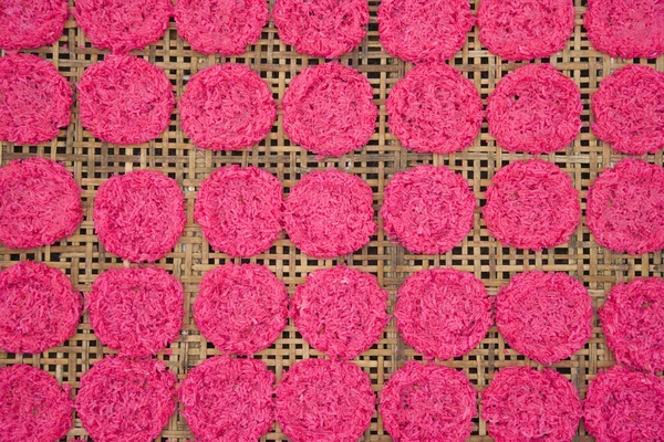 Dadalam. preparando oferendas de arroz balinês para os deuses — Fotografia de Stock