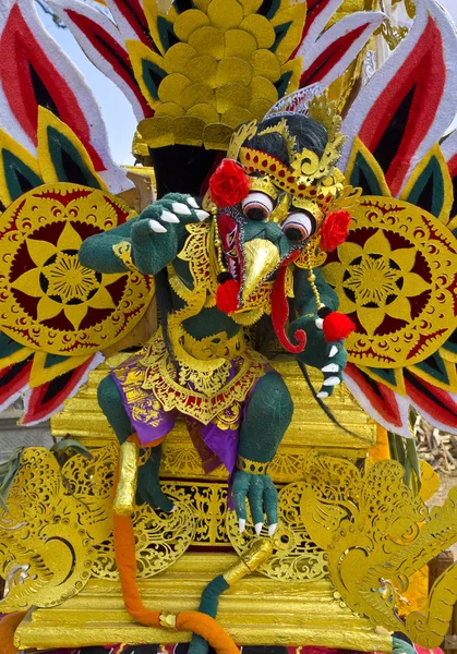 Balinese cremation tower during a ceremony — Stock Photo, Image