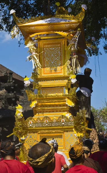 Balinese Crematie toren tijdens een ceremonie — Stockfoto