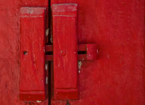 Detail of a locked door — Stock Photo, Image