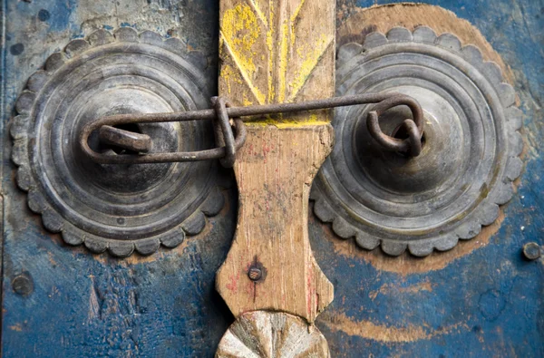 Dveřní kování na balinéskou dveře, Indonésie — Stock fotografie