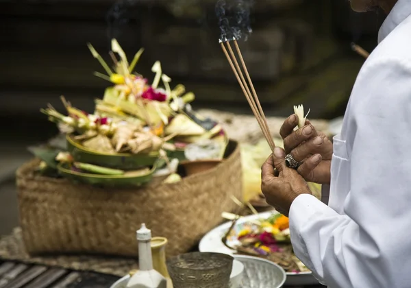 Canang, tanrılara bir balinese sunan — Stok fotoğraf