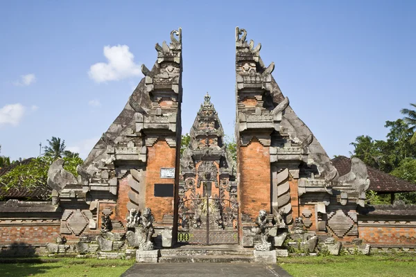 An entrance of a temple in Bali — Stock Photo, Image