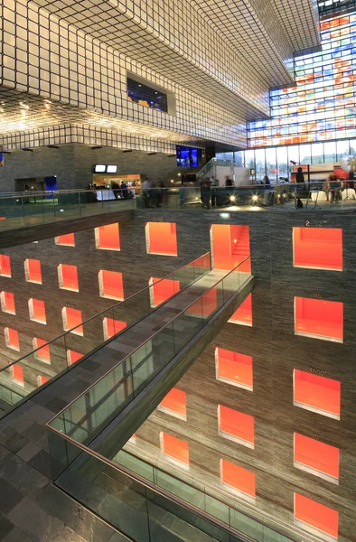 Atrium of the museum of sound and vision in the Mediapark of Hilversum, Holland — Zdjęcie stockowe