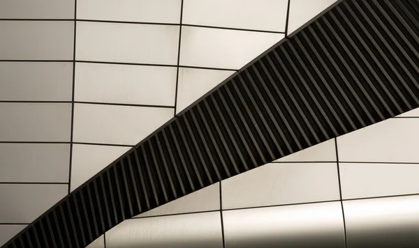 Het platform detail van een modern kantoorgebouw in amsterdam, Nederland — Stockfoto